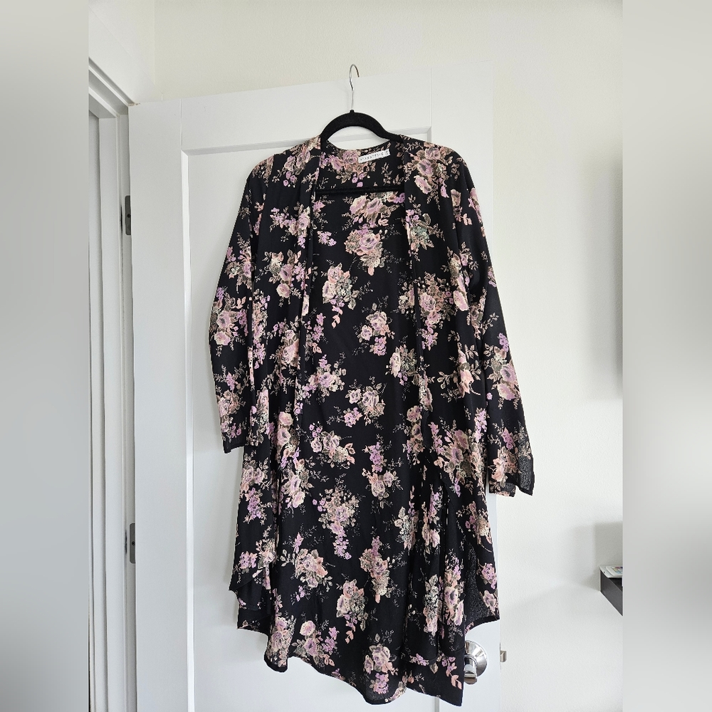 Flynn Skye Wild Child Kimono . Black Floral. Size XS.